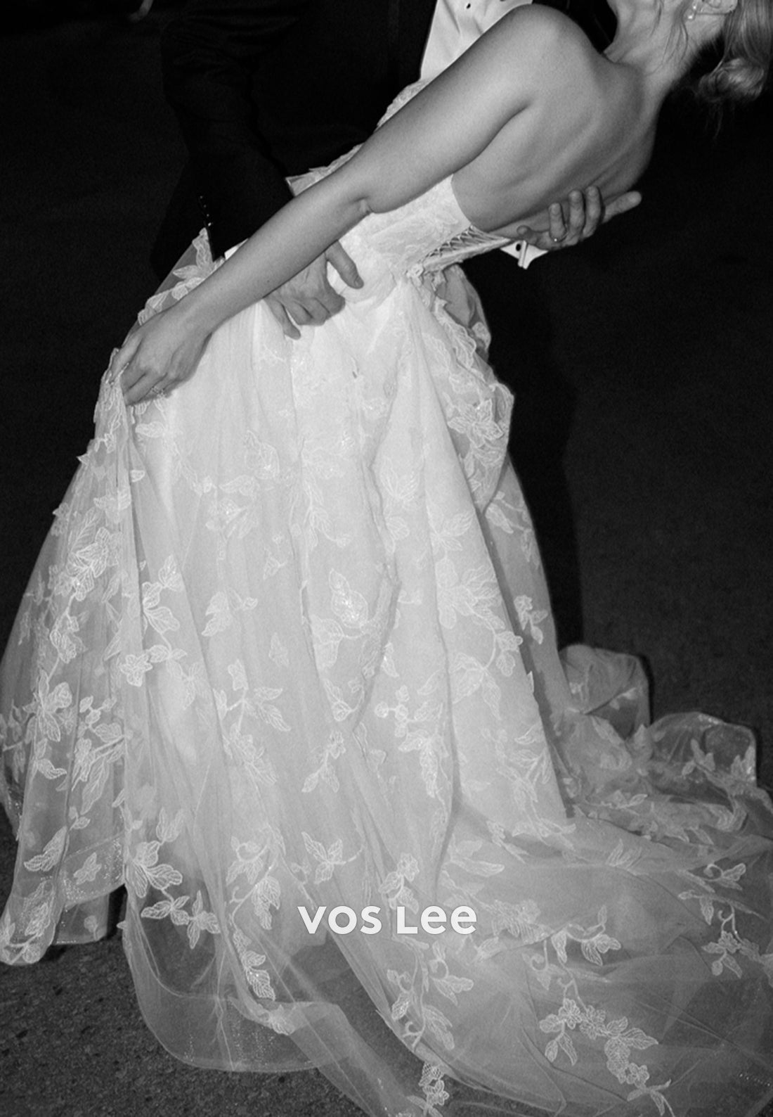A-Line Strapless Appliques Lace Pleated Wedding Dresses with Court Train
