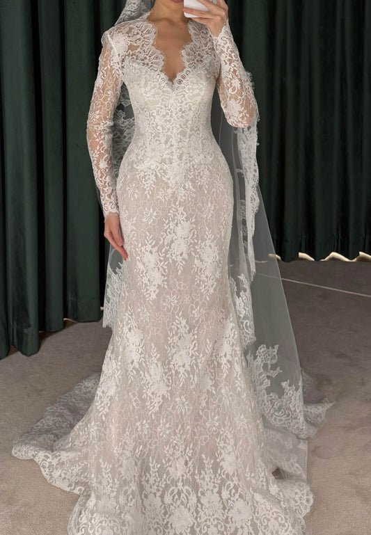 Scalloped V-Neck Lace Mermaid Bridal Gown