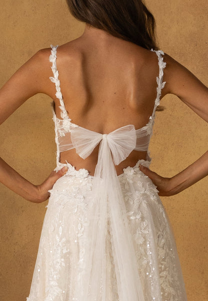 Floral Applique V-Neck Tulle A-Line Wedding Dress
