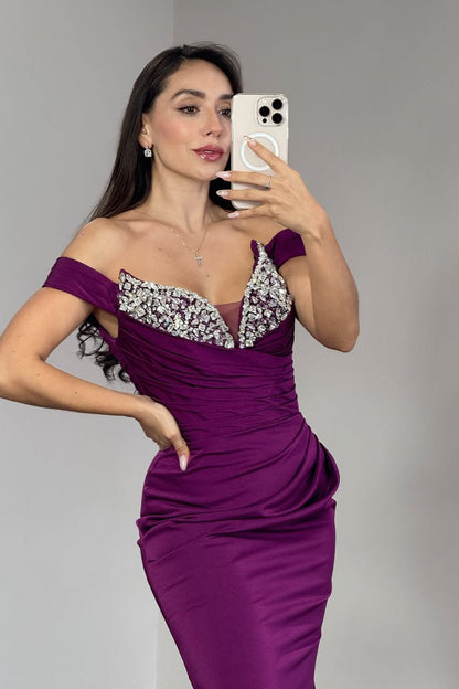 Elegant Mermaid Satin Off-The-Shoulder Prom Dress Sleeveless Sheath With Gem