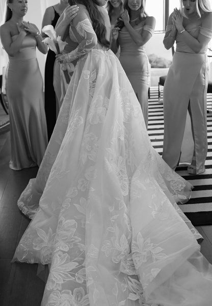 Charming A-Line Sweetheart Lace Wedding Dress