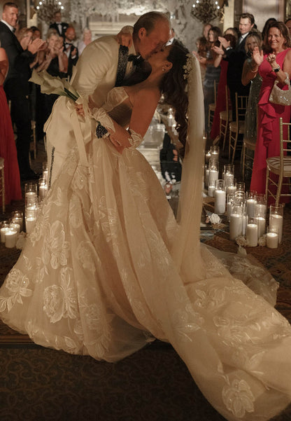 Charming A-Line Sweetheart Lace Wedding Dress