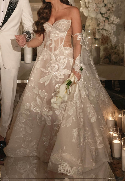 Charming A-Line Sweetheart Lace Wedding Dress