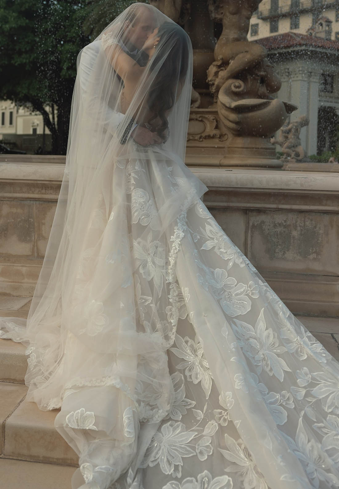 Charming A-Line Sweetheart Lace Wedding Dress