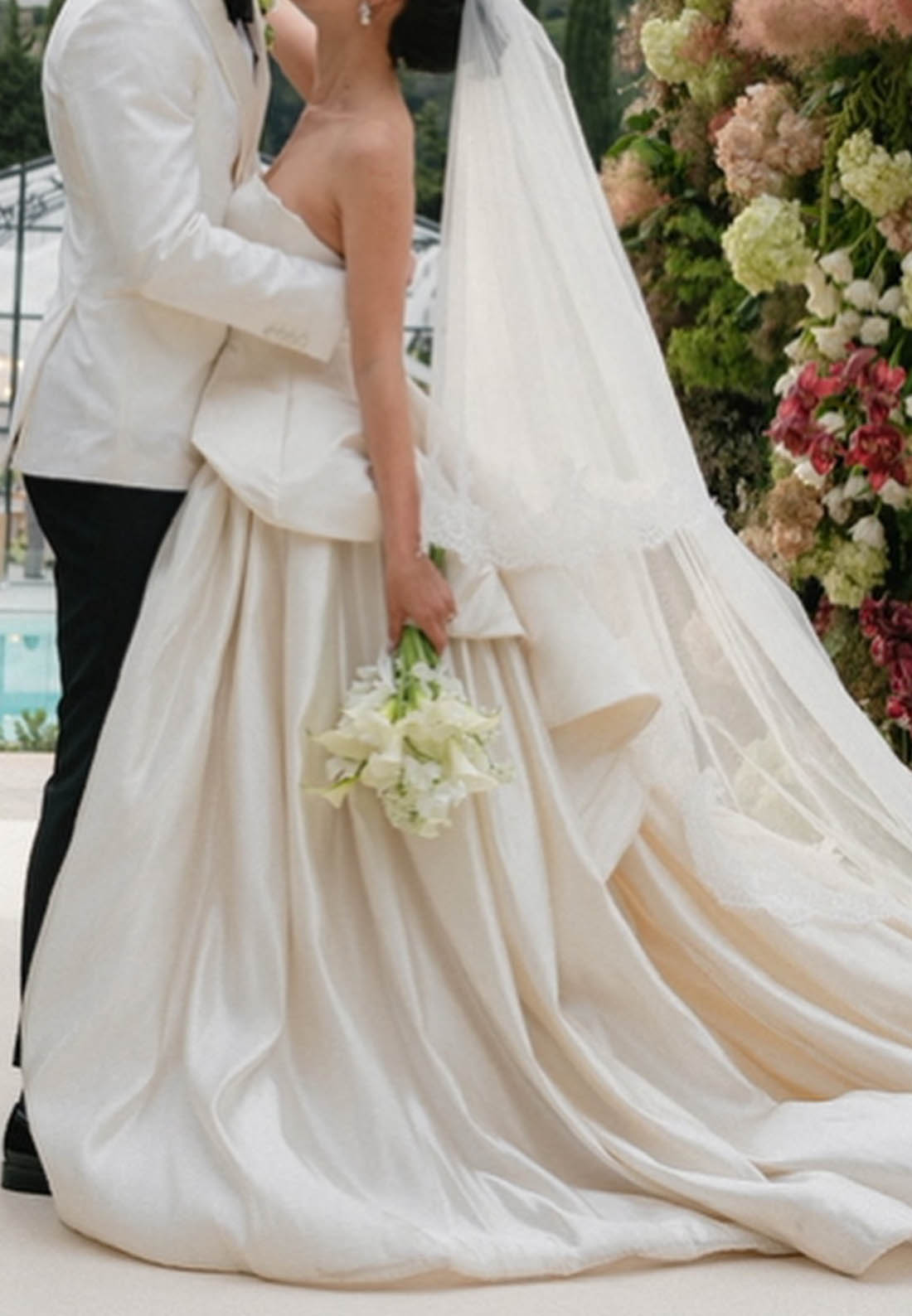 Simple Sleeveless Strapless Empire-Waist Wedding Dress