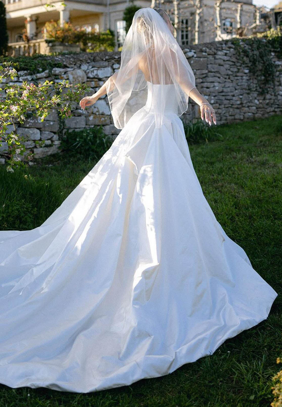 Simple Sleeveless Strapless Empire-Waist Satin Wedding Dress