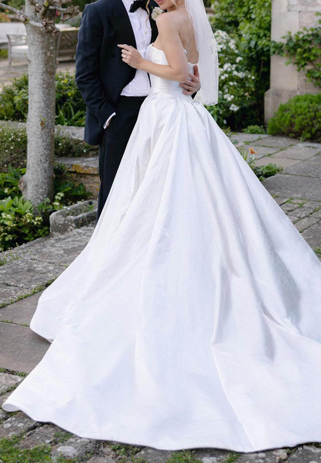 Simple Sleeveless Strapless Empire-Waist Satin Wedding Dress