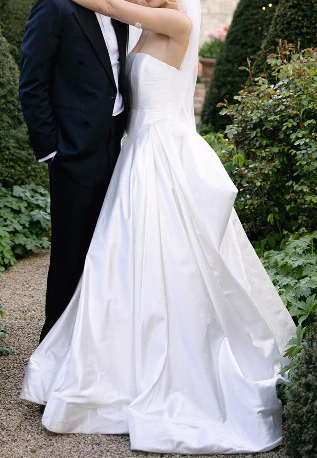 Simple Sleeveless Strapless Empire-Waist Satin Wedding Dress