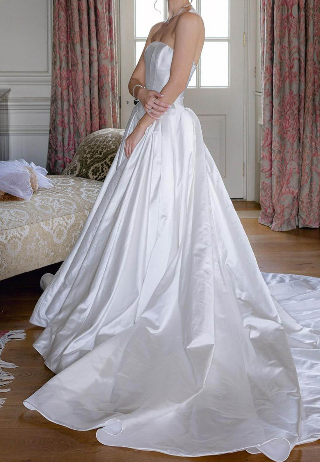 Simple Sleeveless Strapless Empire-Waist Satin Wedding Dress