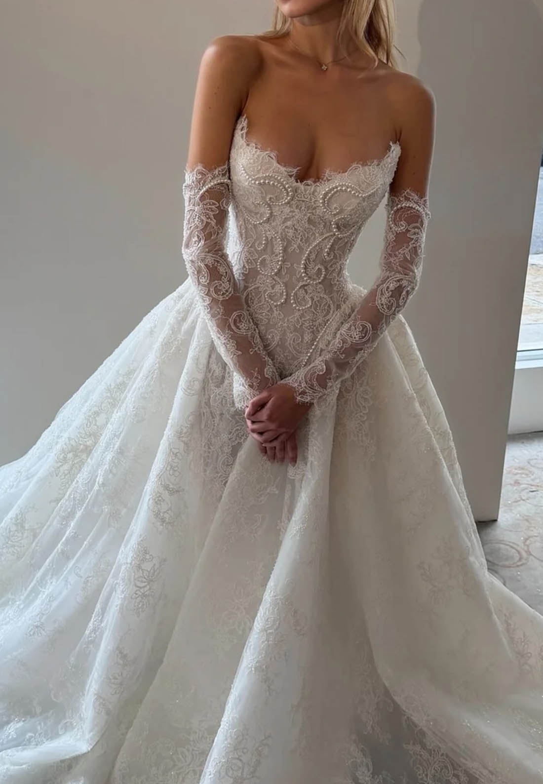 A-Line Scoop Sleeveless Corset Lace Wedding Dress