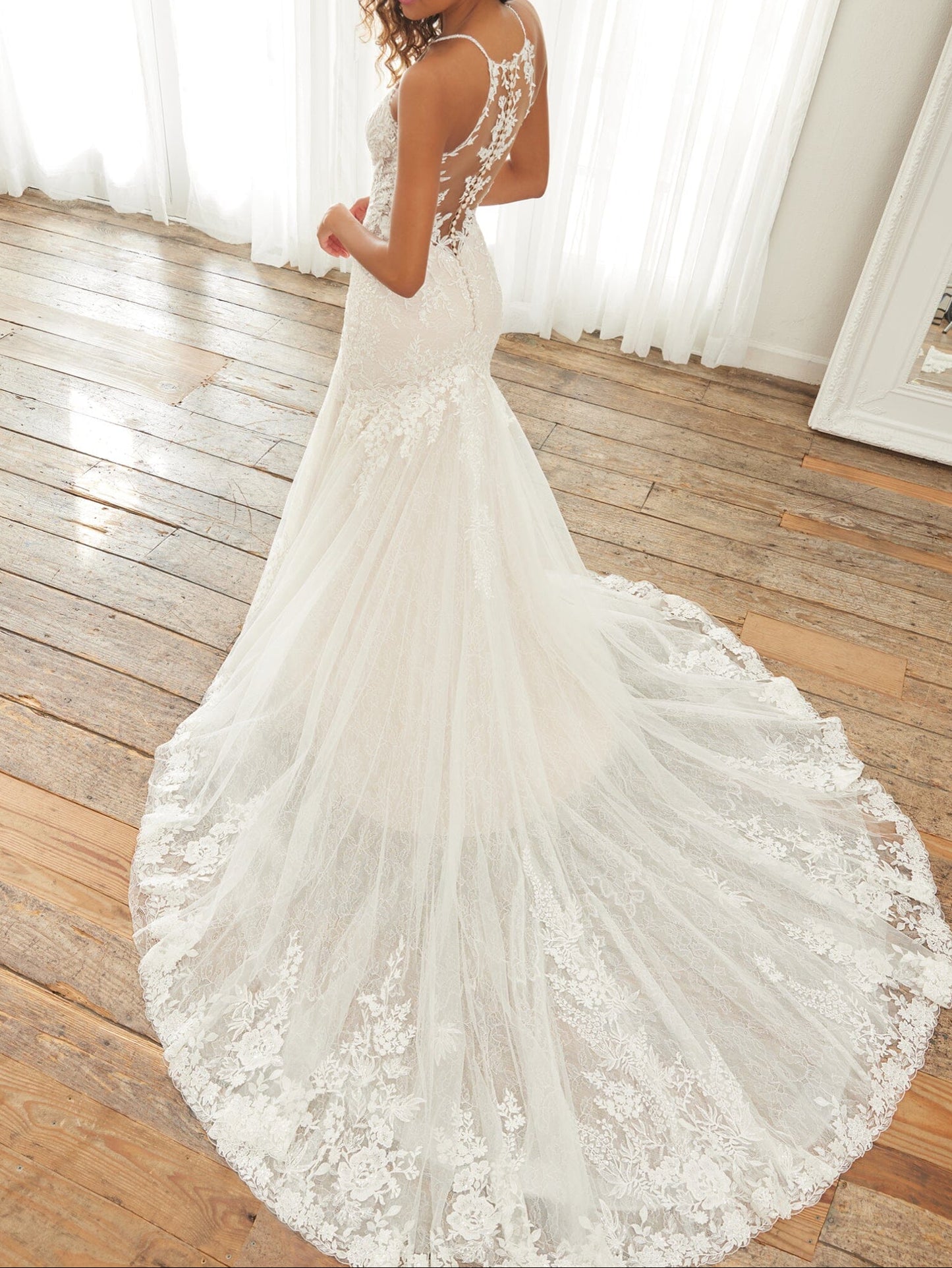 Luxury Halter Sweetheart Lace Wedding Dress | Slim Mermaid Bridal Gown