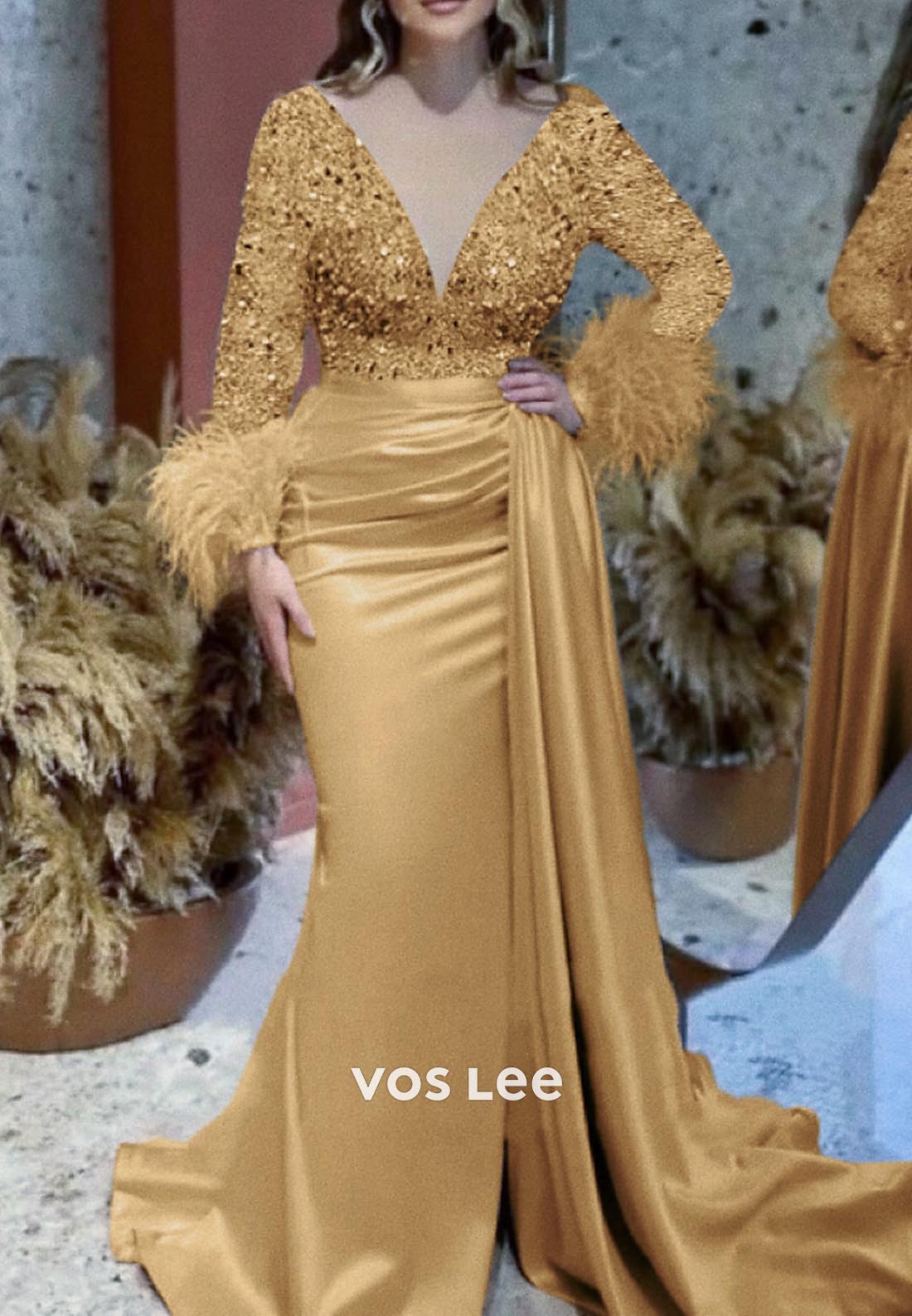 Sparkling V Neck Long Sleeves feather Mermaid Evening Dress with Court Train
