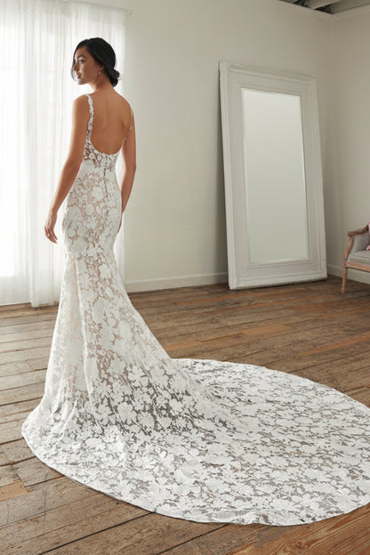 Vintage Elegant Square Neck Mermaid Gown | All-Lace Slim Fit Bridal Dress