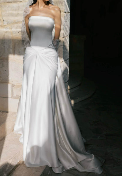 Simple Sleeveless Strapless Ruched Wedding Dress