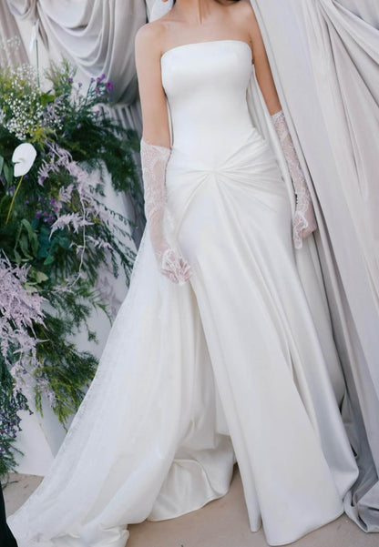 Simple Sleeveless Strapless Ruched Wedding Dress