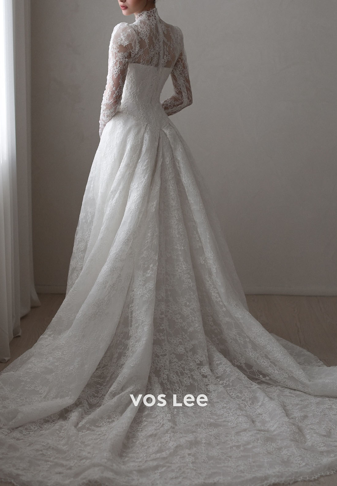 V-neck Lace Wedding Dress Long Sleeve Buttons Bridal Gown A-line Tulle Wedding Dress