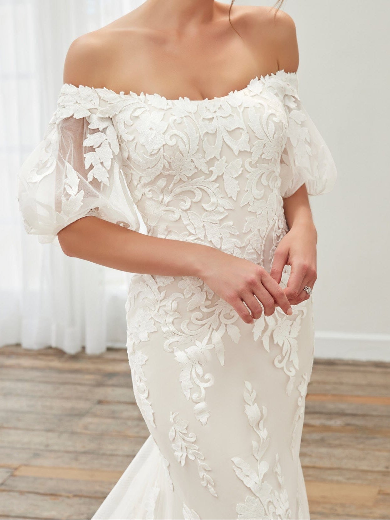 Romantic Vintage Off-the-Shoulder Mermaid Gown | All-Lace Slim Fit Bridal Dress