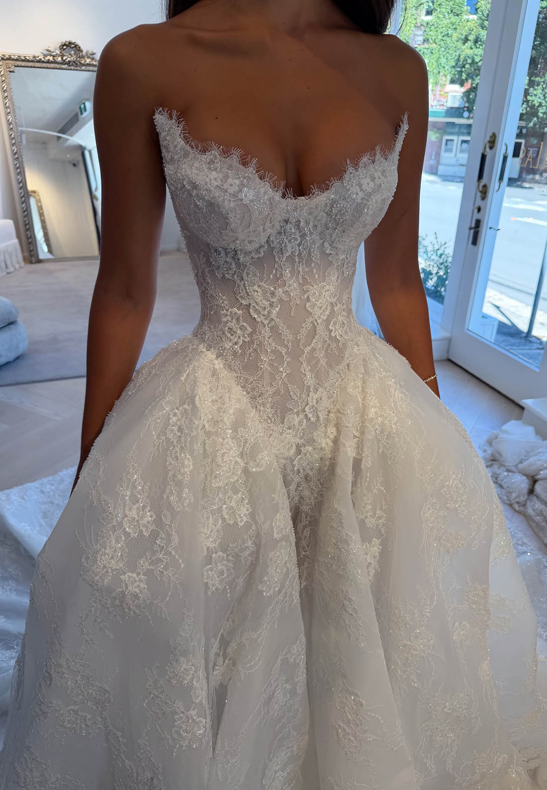 A-Line Scoop Sleeveless Lace Wedding Dress