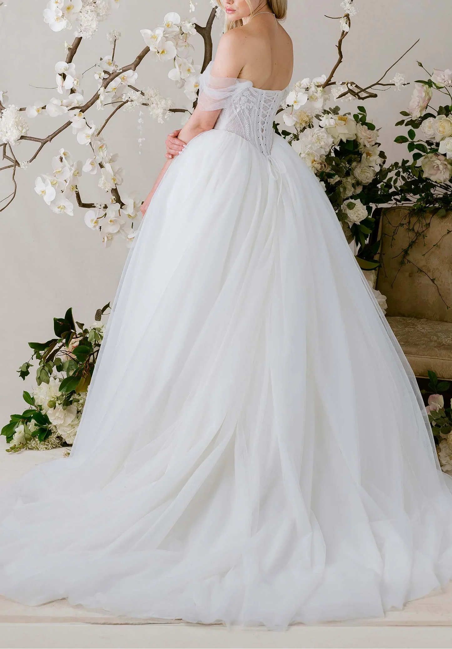 Princess Wedding Gown: Sweetheart Neckline Lace & Tulle Ball Gown