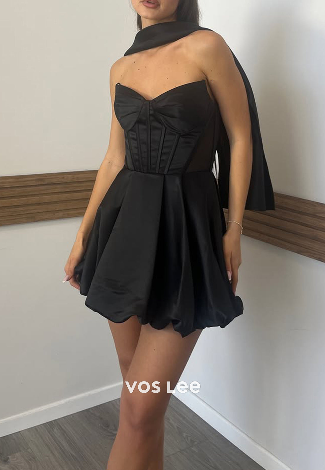 Short & Mini Black Strapless Sweetheart Pleated Homecoming Dresses