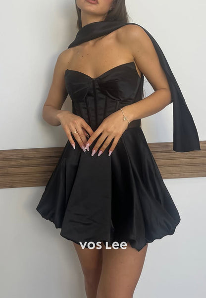 Short & Mini Black Strapless Sweetheart Pleated Homecoming Dresses