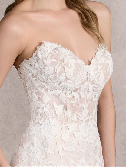 Sweetheart Neckline Bridal Gown with Removable Puff Sleeves | Slim Fit for a Flawless Bridal Look